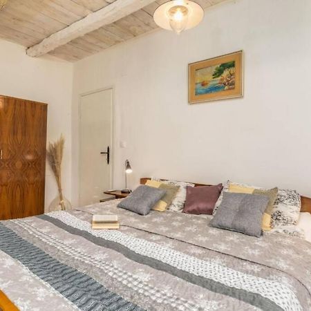 Casa Di Pietra Matelici Villa Divšići Kültér fotó