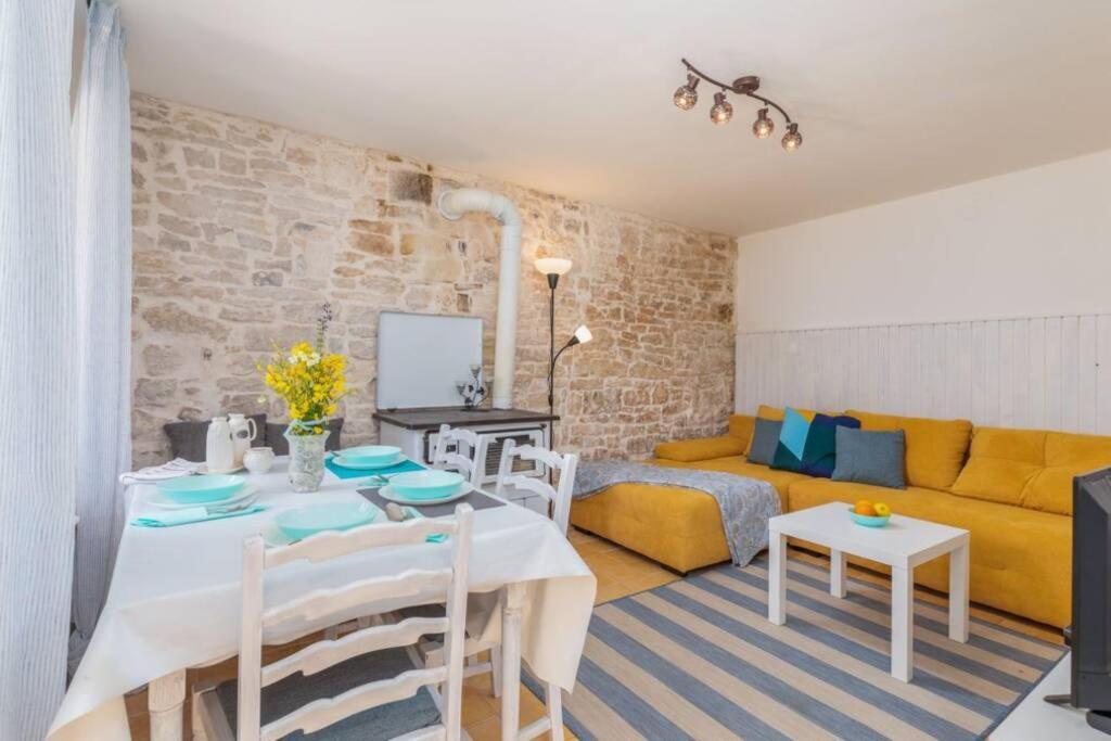 Casa Di Pietra Matelici Villa Divšići Kültér fotó