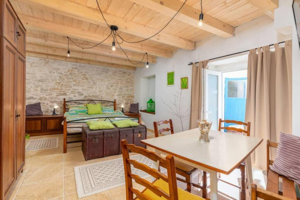 Casa Di Pietra Matelici Villa Divšići Kültér fotó
