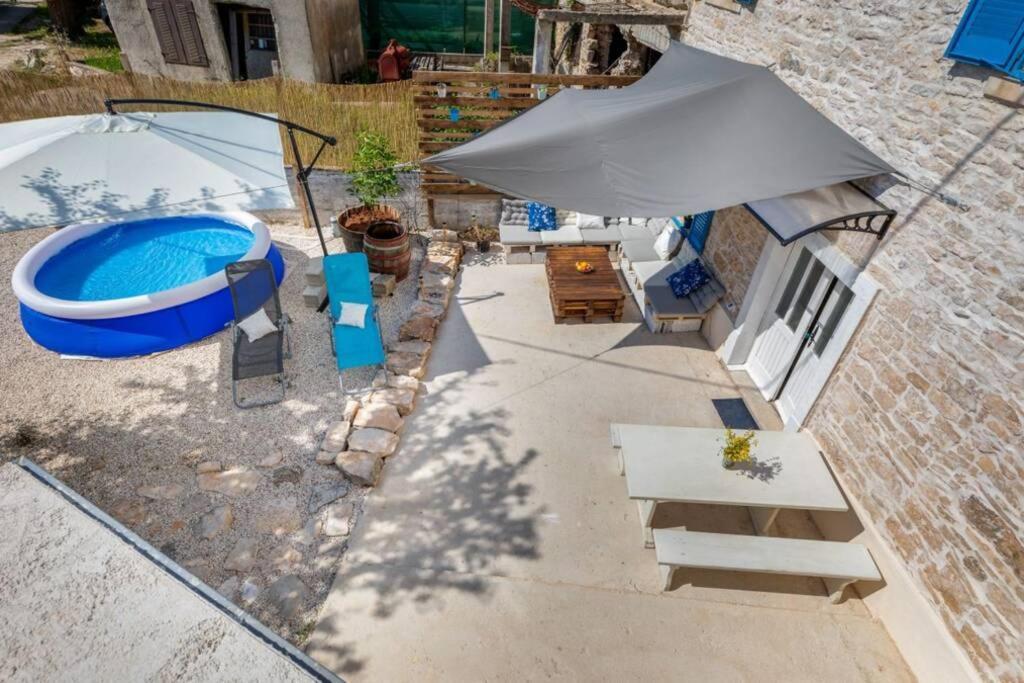 Casa Di Pietra Matelici Villa Divšići Kültér fotó