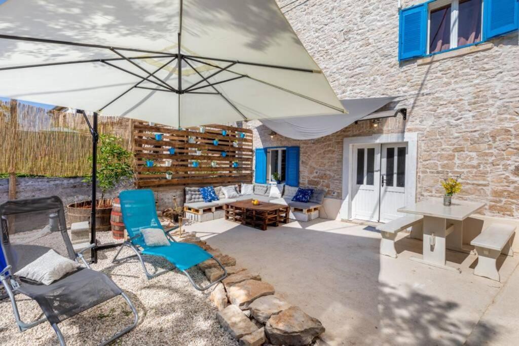 Casa Di Pietra Matelici Villa Divšići Kültér fotó