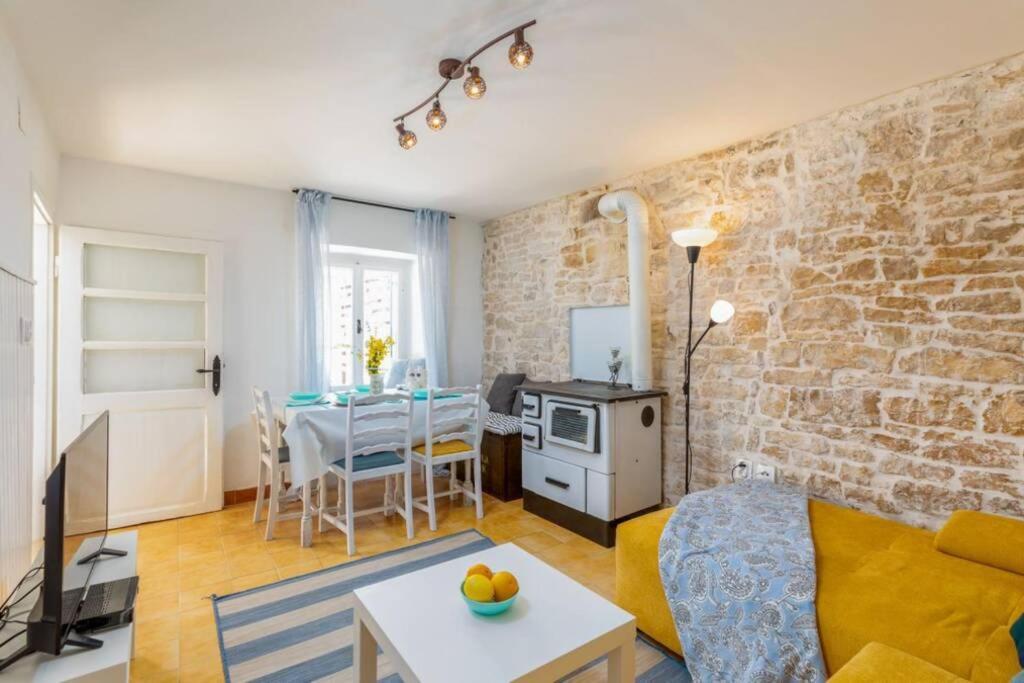 Casa Di Pietra Matelici Villa Divšići Kültér fotó